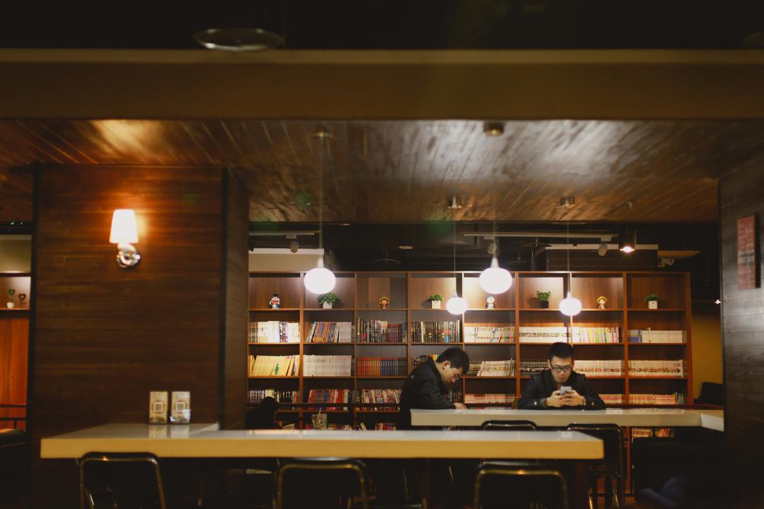 深夜圖書館