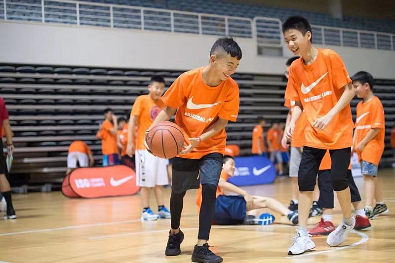 耐克运动营青少年外教篮球活动