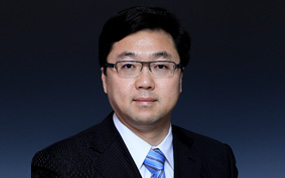 清华大学微纳电子系教授、副系主任吴华强照片