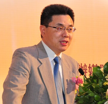 北京大学经济学院常务副校长章政照片