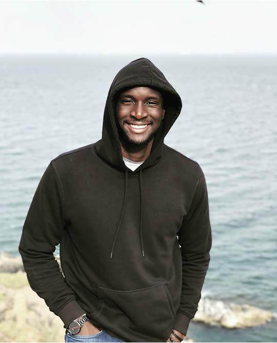  独立安全研究员Amat Cama