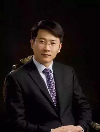 美学牙科教授周锐