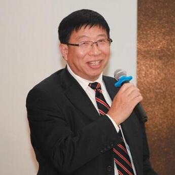 上海包玉刚实验学校校长吴子健照片