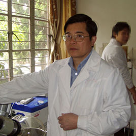 南京中医药大学植物药研究与新药开发中心教授郭立玮照片