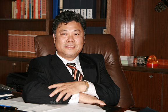 康采恩集团公司董事长、总裁杨森山照片