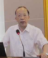 广州外语学院教授何自然