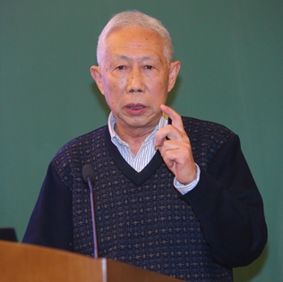 北京大学数学科学学院教授张恭庆