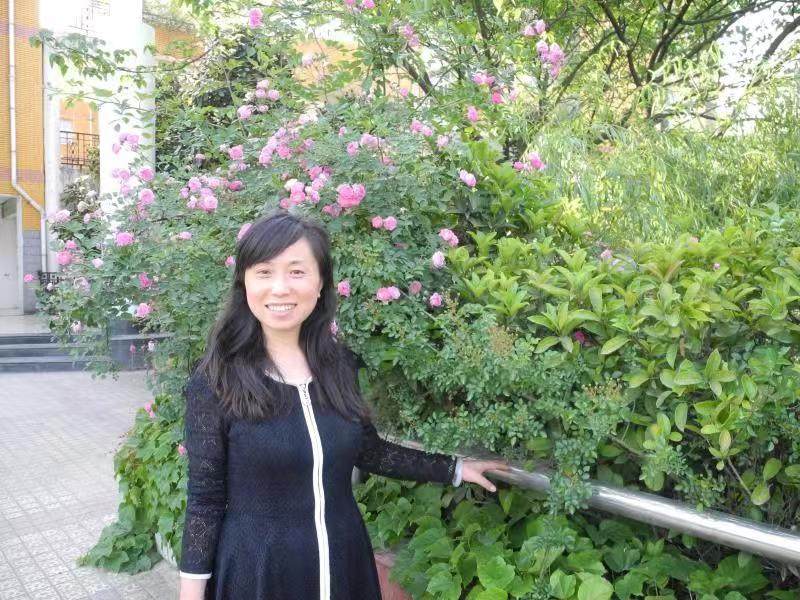  中学生物高级教师，贵大附中生物教研组长，贵州省高中生物会考命题人 ，贵阳市生物名师工作室成员。王惠芹