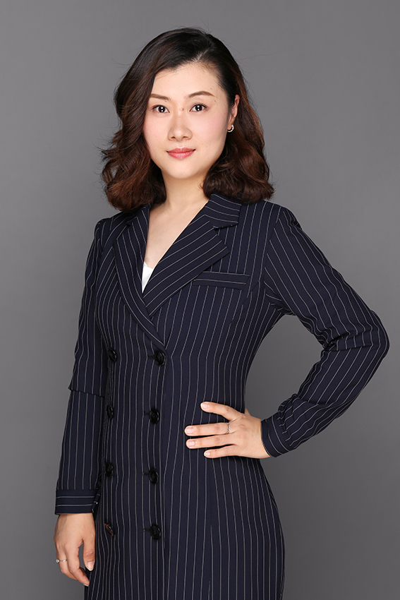 杭州金色年华金家岭退休生活中心副主任胡燕萍照片