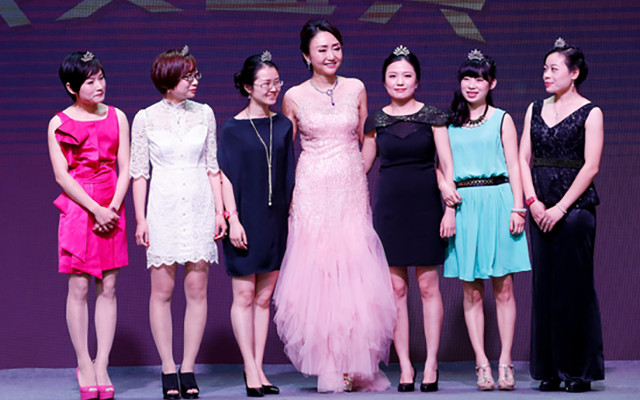 2015首届全球闺蜜联盟大会现场图片