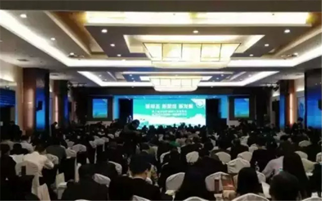 第八届村镇银行论坛暨2015年互联网+商业银行论坛现场图片